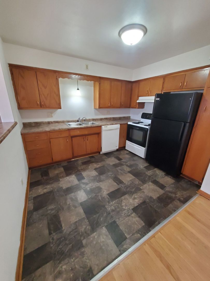 1920 Lathrop Ave unit 208 – photo 4