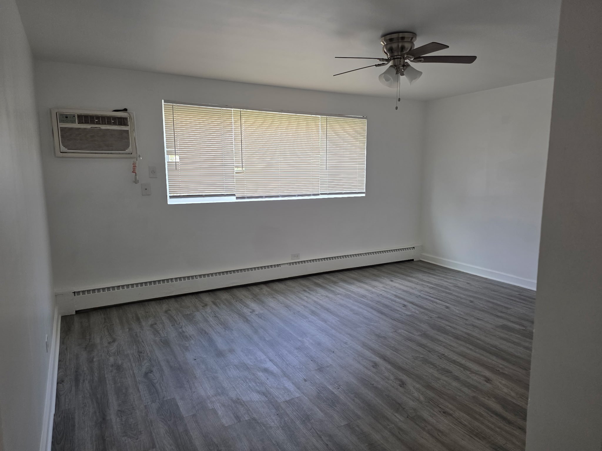 14605 Des Plaines St unit 1 W – photo 3