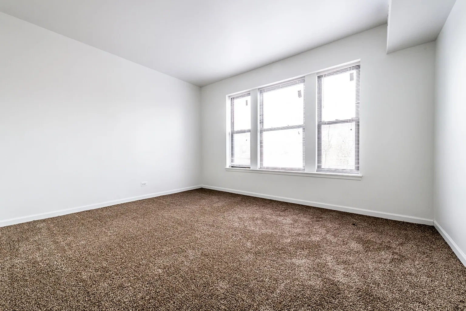 5047 S Champlain – photo 1