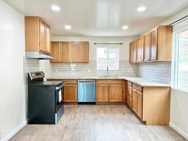 8778 Dallas St – photo 4
