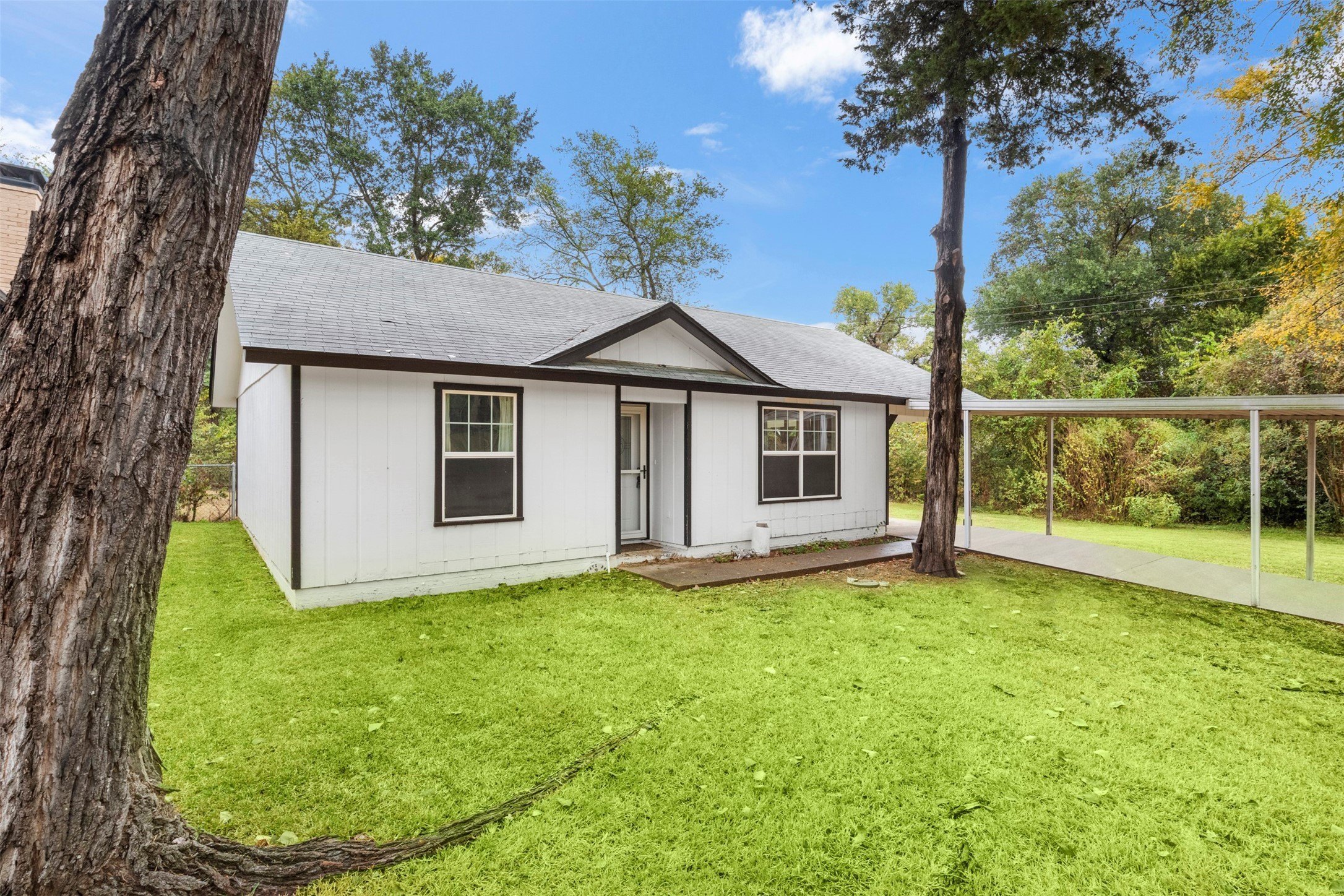 521 Hilltop Dr – photo 2