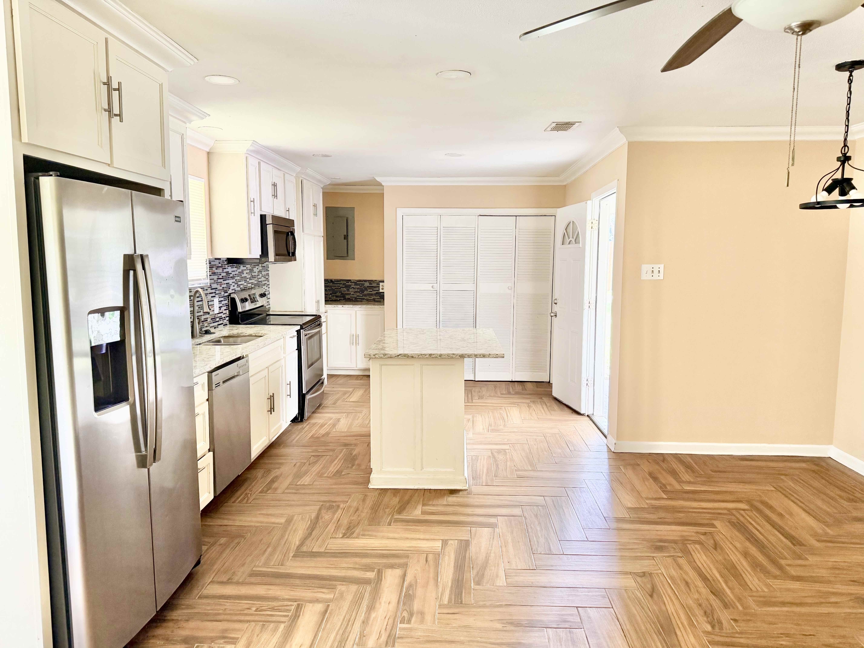2056 Vickers Dr – photo 2