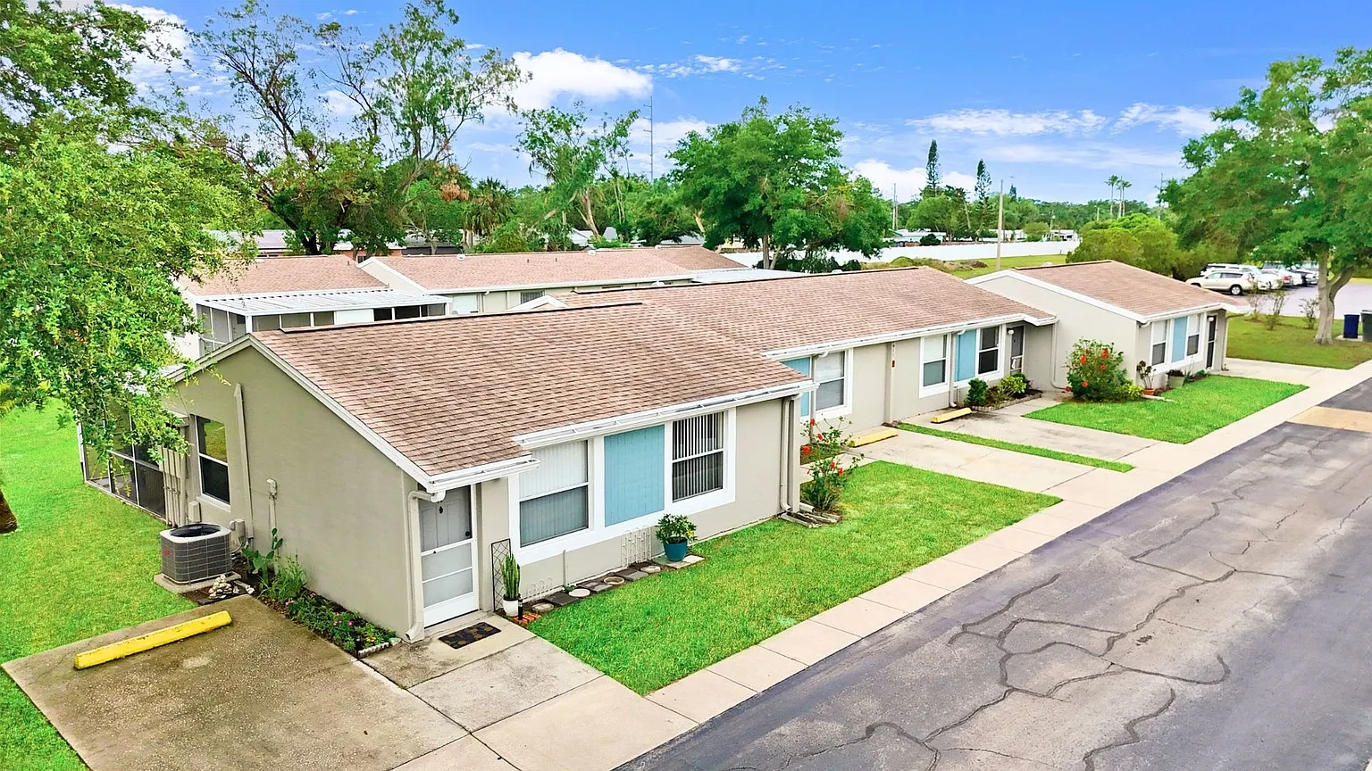 Palm Lake Village Apartments – photo 5