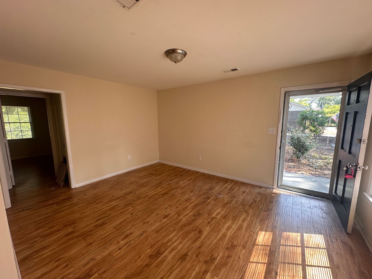 801 Montclair Dr – photo 3