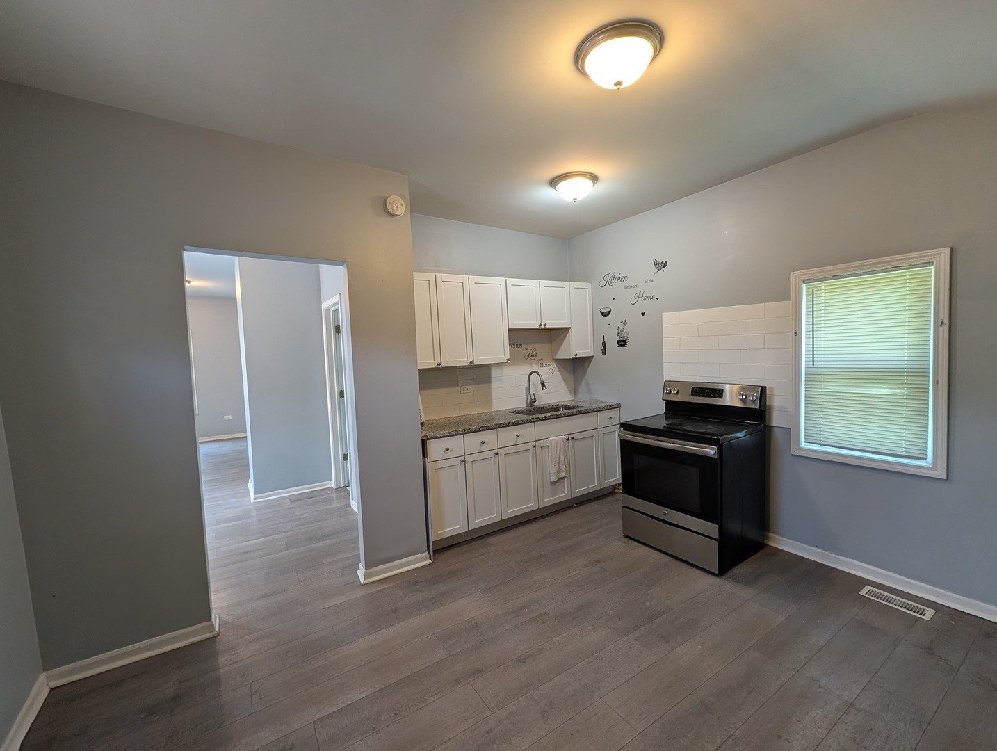 9035 S Exchange Ave – photo 2