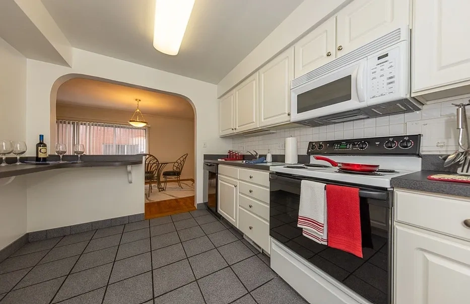 3208 Warren – photo 2