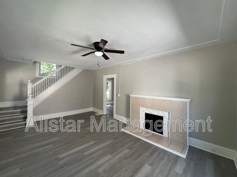 915 East Ave – photo 3