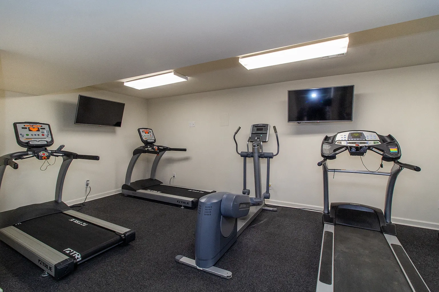 Rivers Edge Apartments and Townhomes – photo 1
