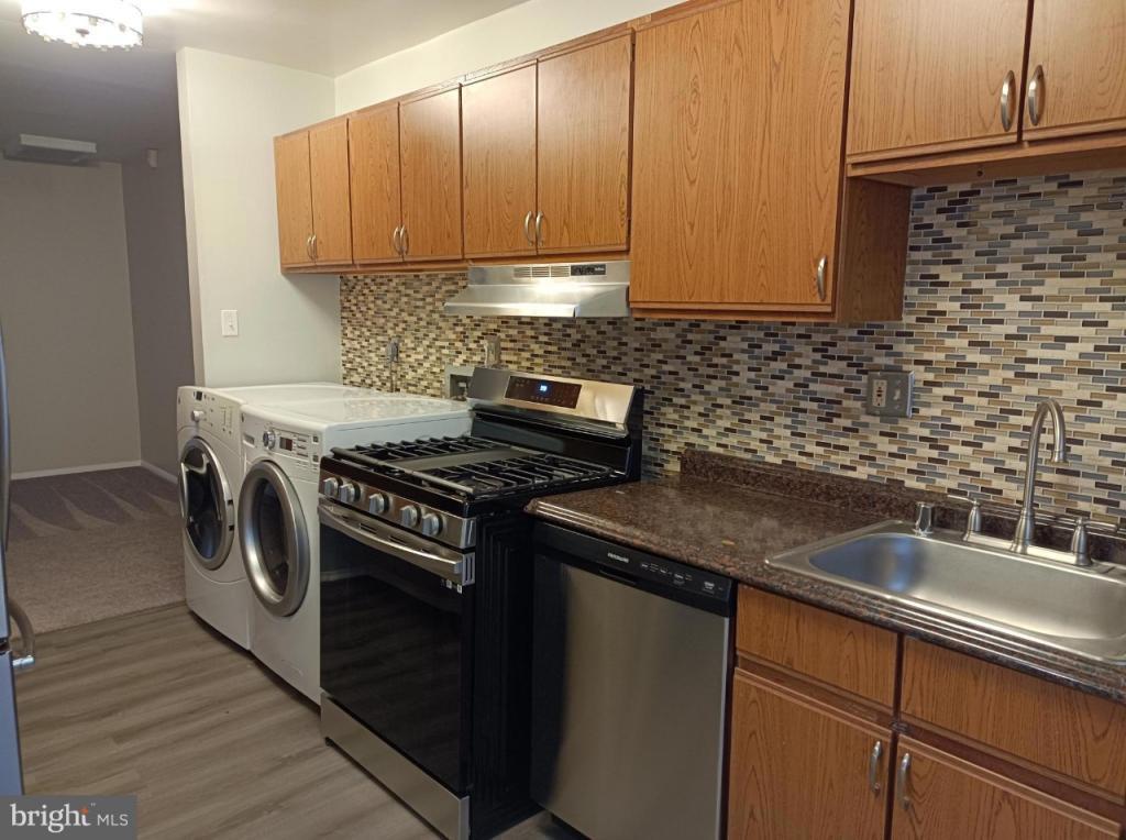 1001 Tyler Ct – photo 1