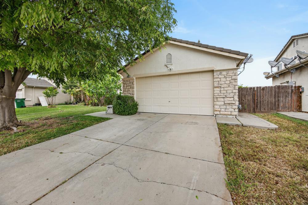 3231 Strickland Dr – photo 1
