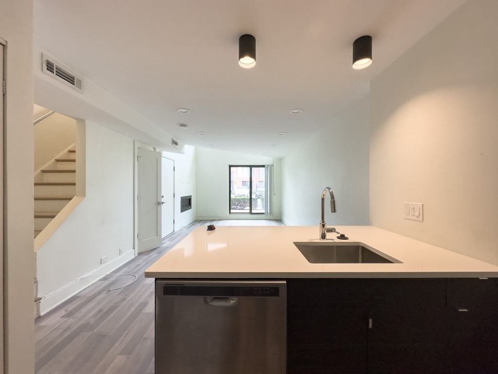 944 W Grace St unit A102 – photo 5