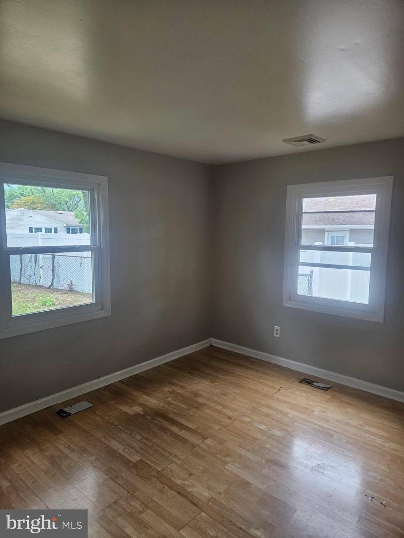 36 Newtown Ln – photo 4