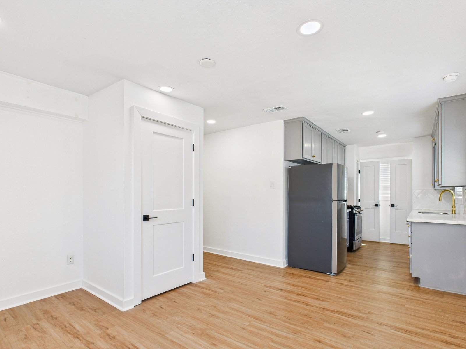 607 Foch St unit C – photo 3