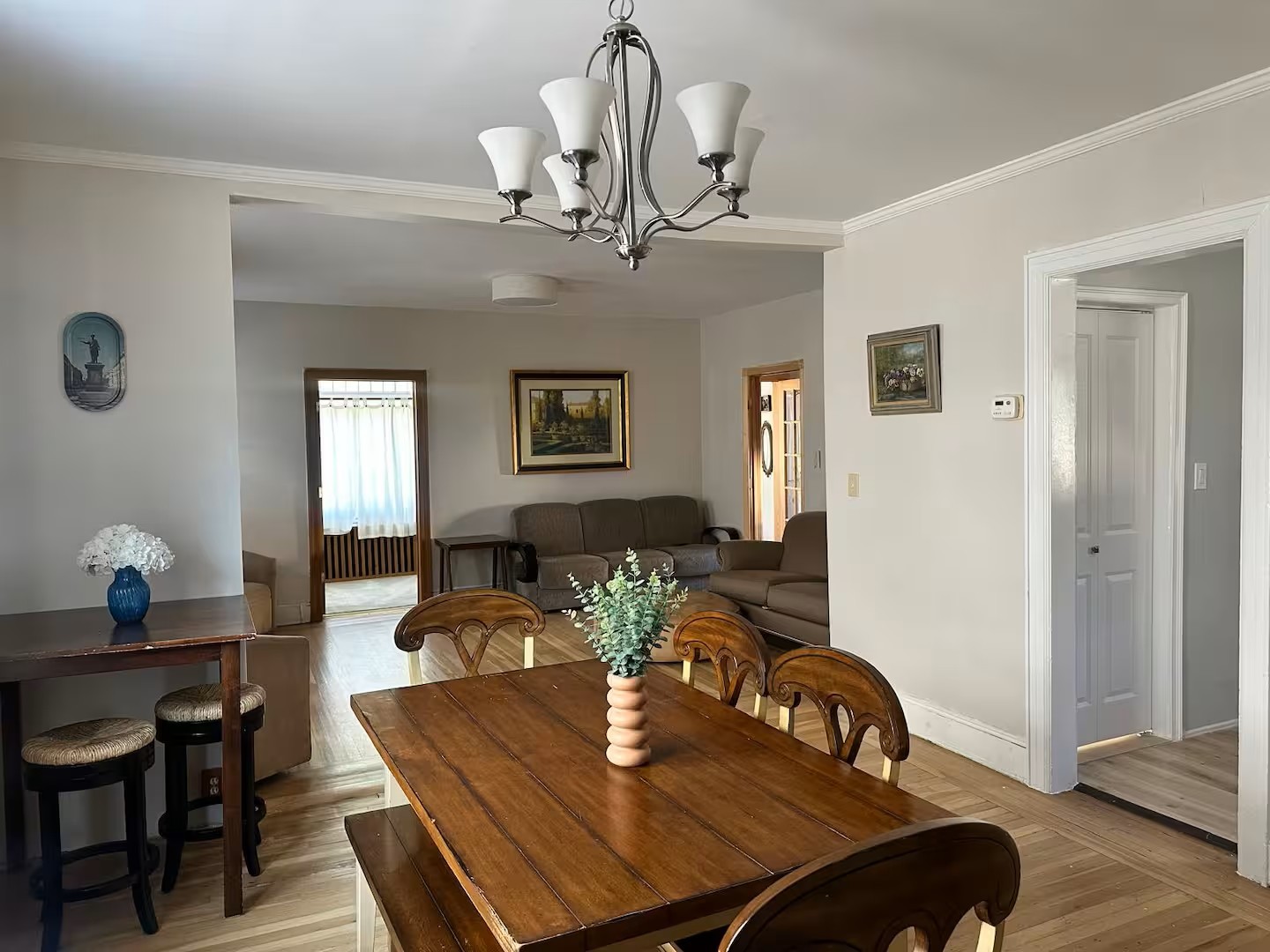 160 E Walnut St – photo 4