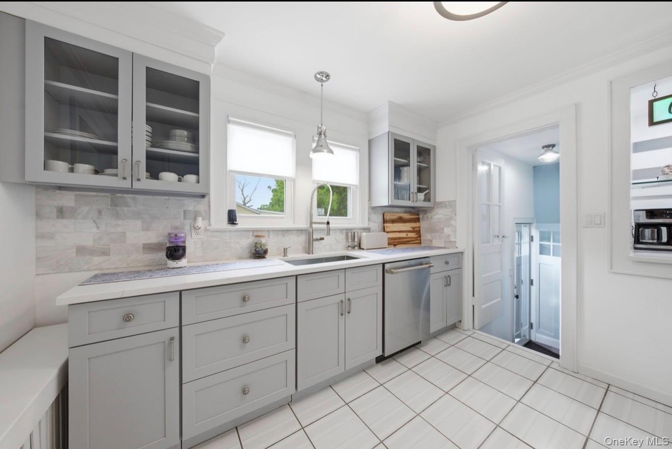 8 Rosewood Ave – photo 5