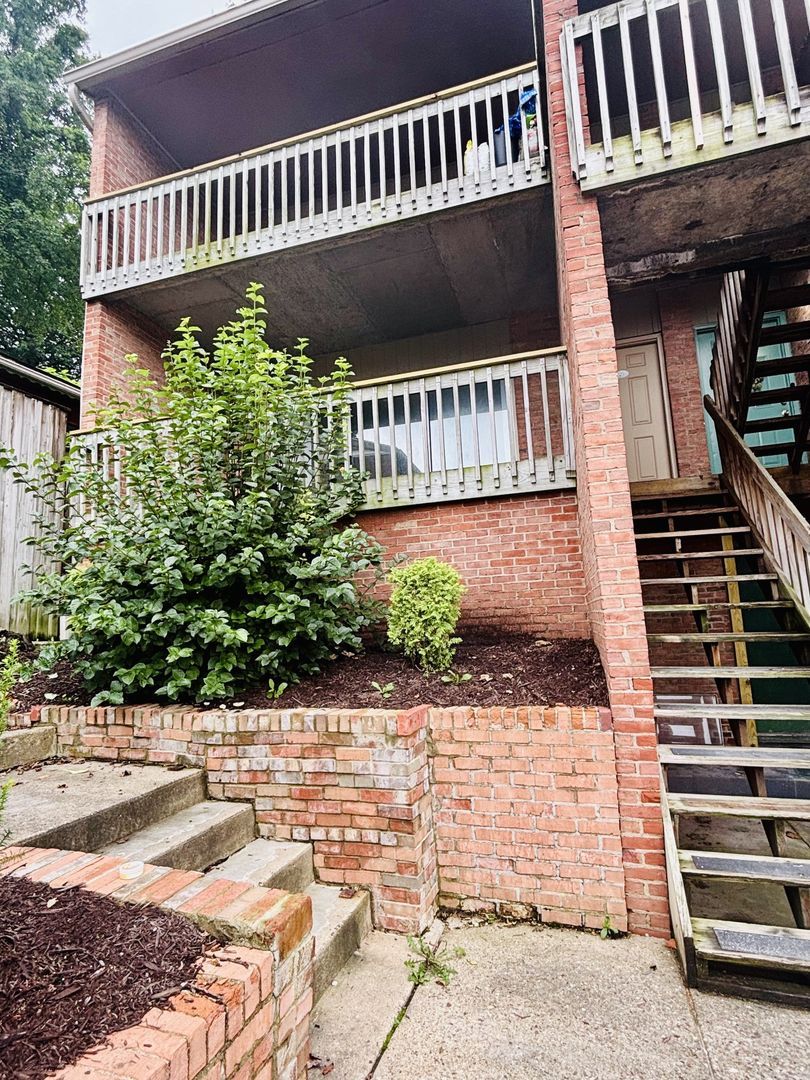 500 13th St unit Apt. 25 – photo 2