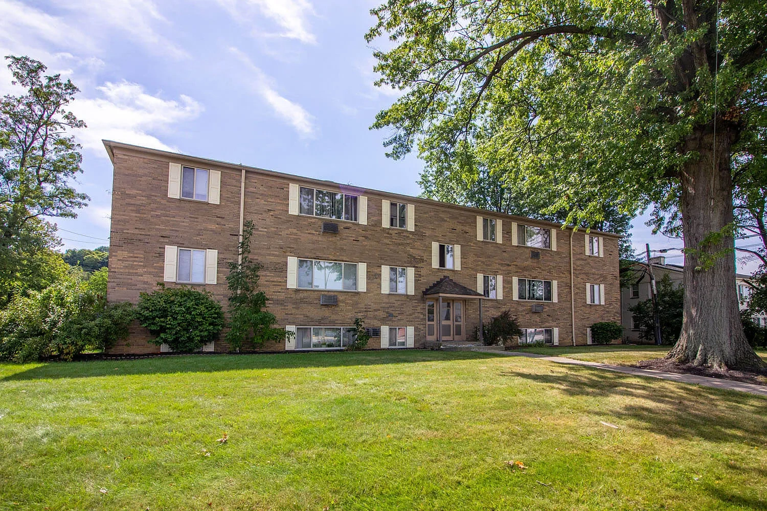 Twin Oaks Apartments – photo 2
