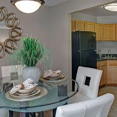 Oakcrest Towers – photo 1