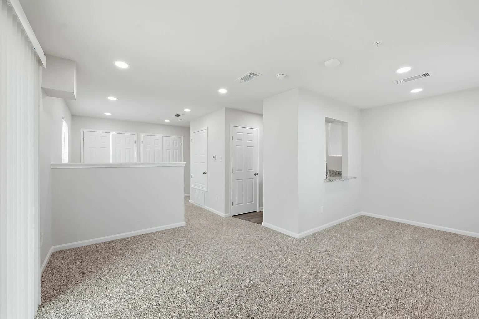 Land's End Apartments – photo 3