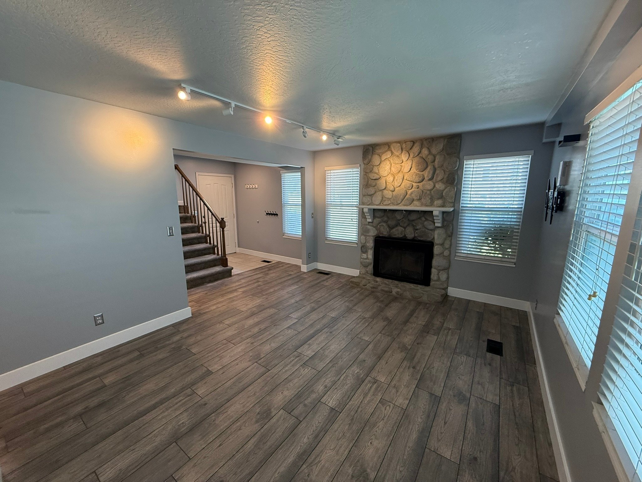1242 Freshman Cir – photo 4