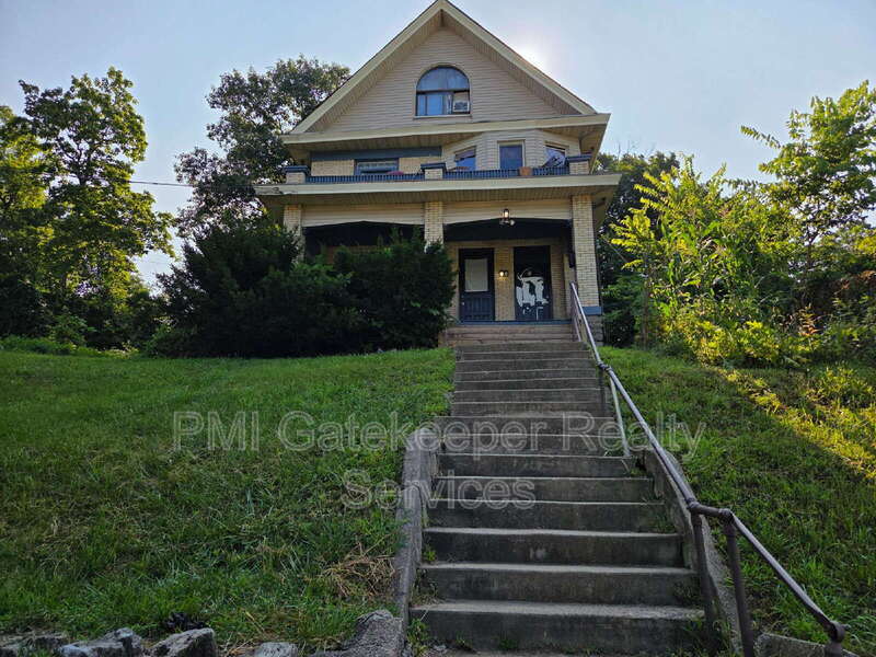 954 Hawthorne Ave unit 1 – photo 1