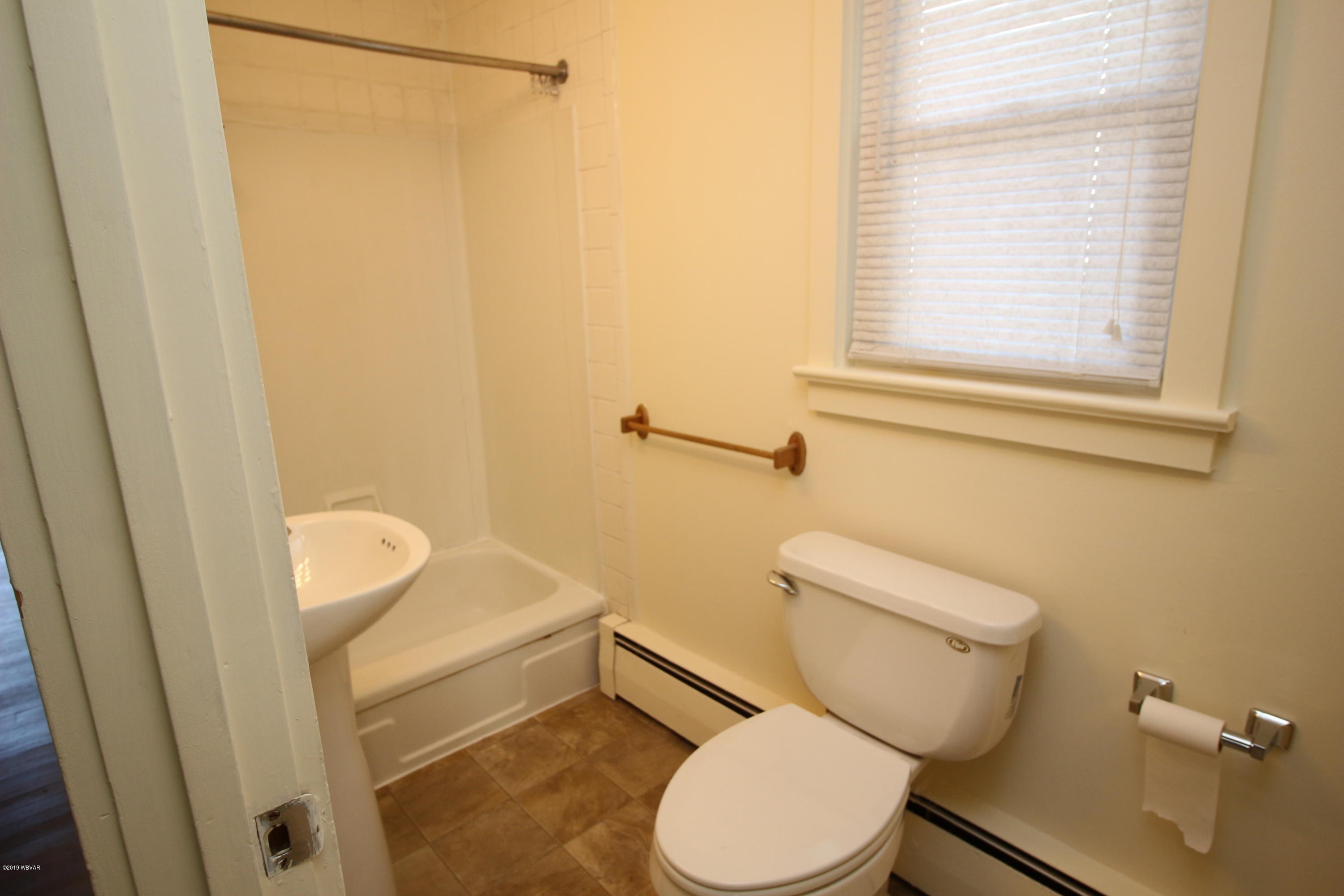 209 Washington St N – photo 5