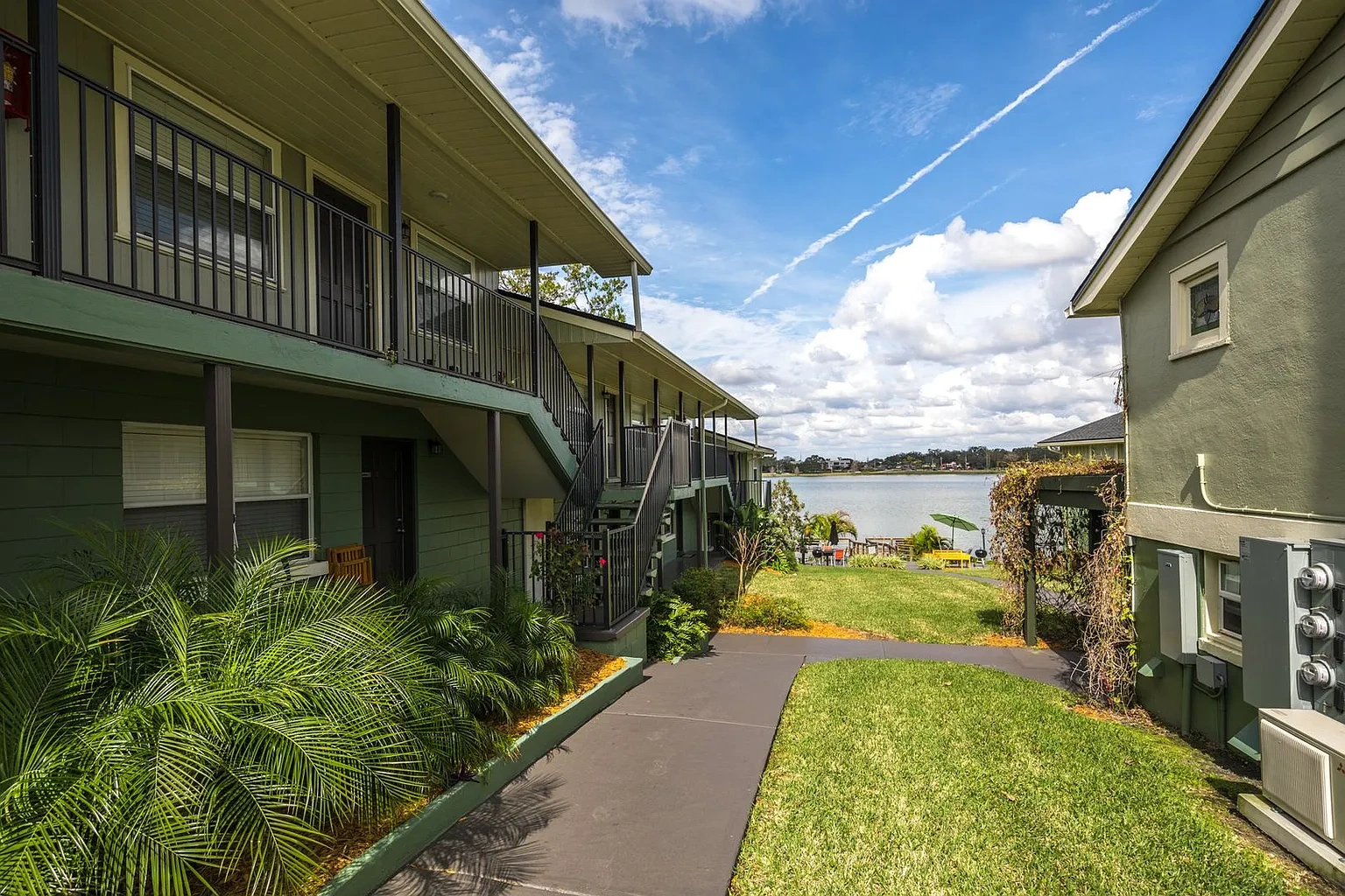 Lake Silver Apartments – photo 1