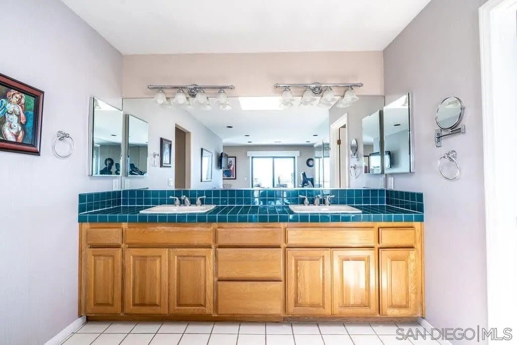 2110 Locust St – photo 5