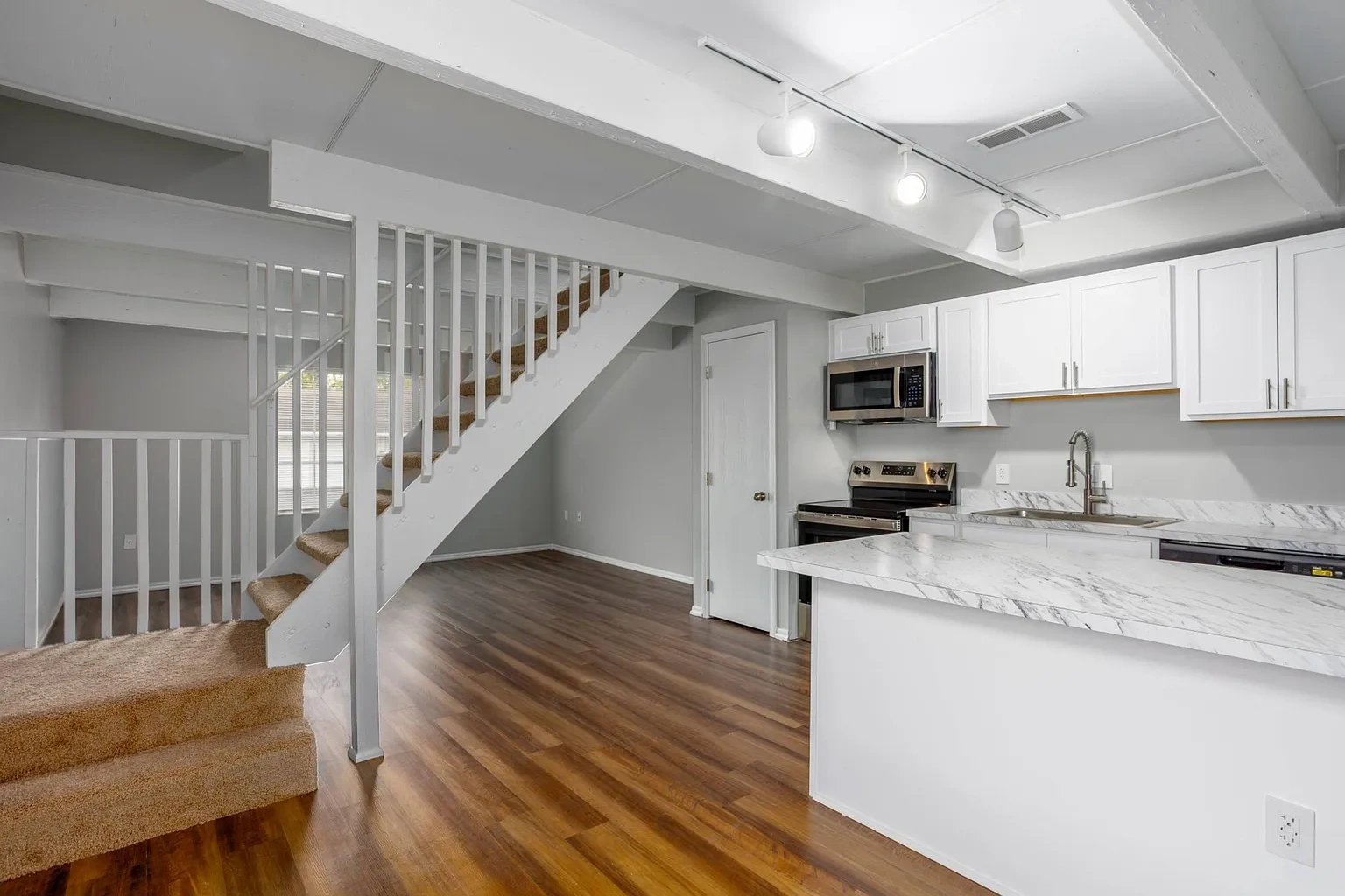 Chartwell Apartments – photo 3