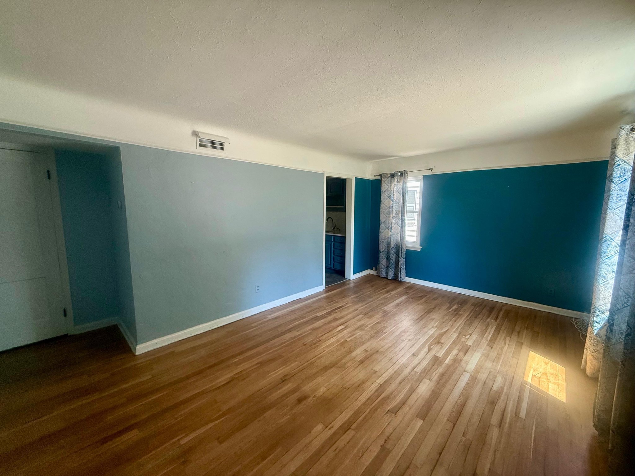 23861 Colbourne Rd – photo 4