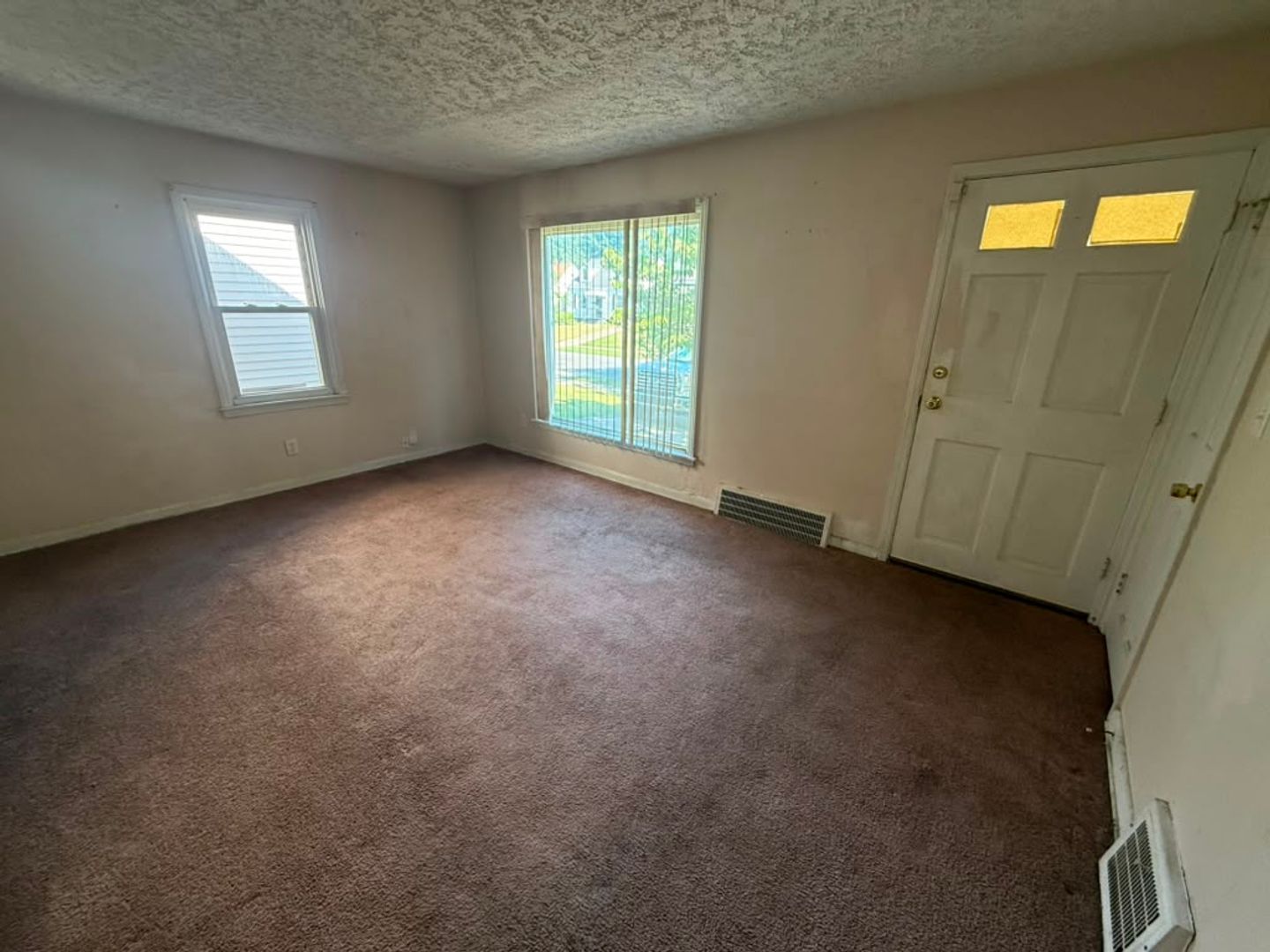 21502 Raymond St – photo 3