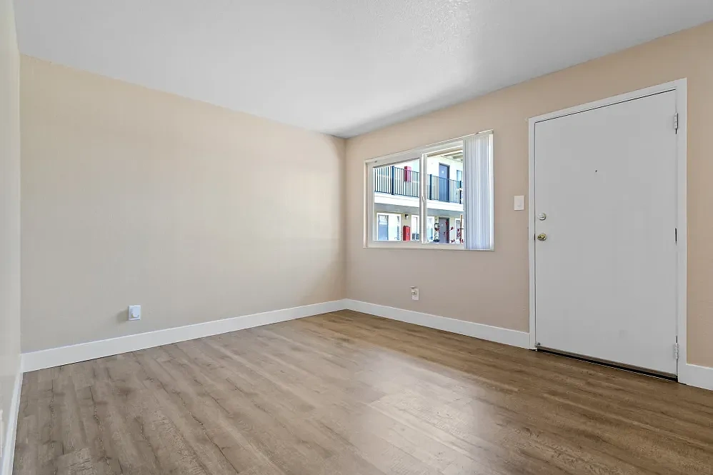 Royal Gardens Apartments – photo 4