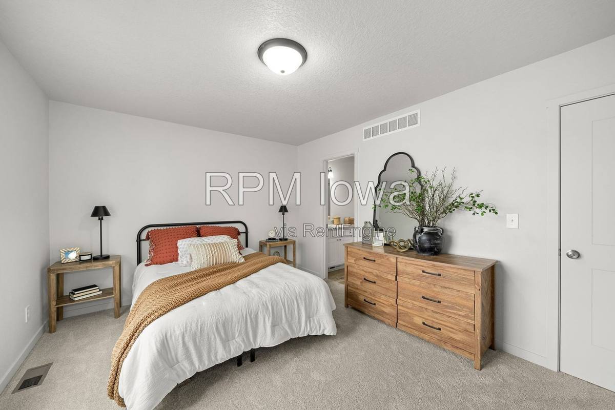 325 Freedom Wy – photo 3