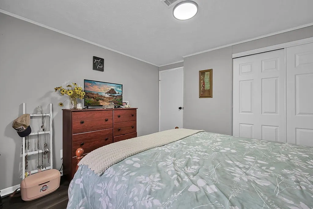 Woodgate Apartments – photo 1