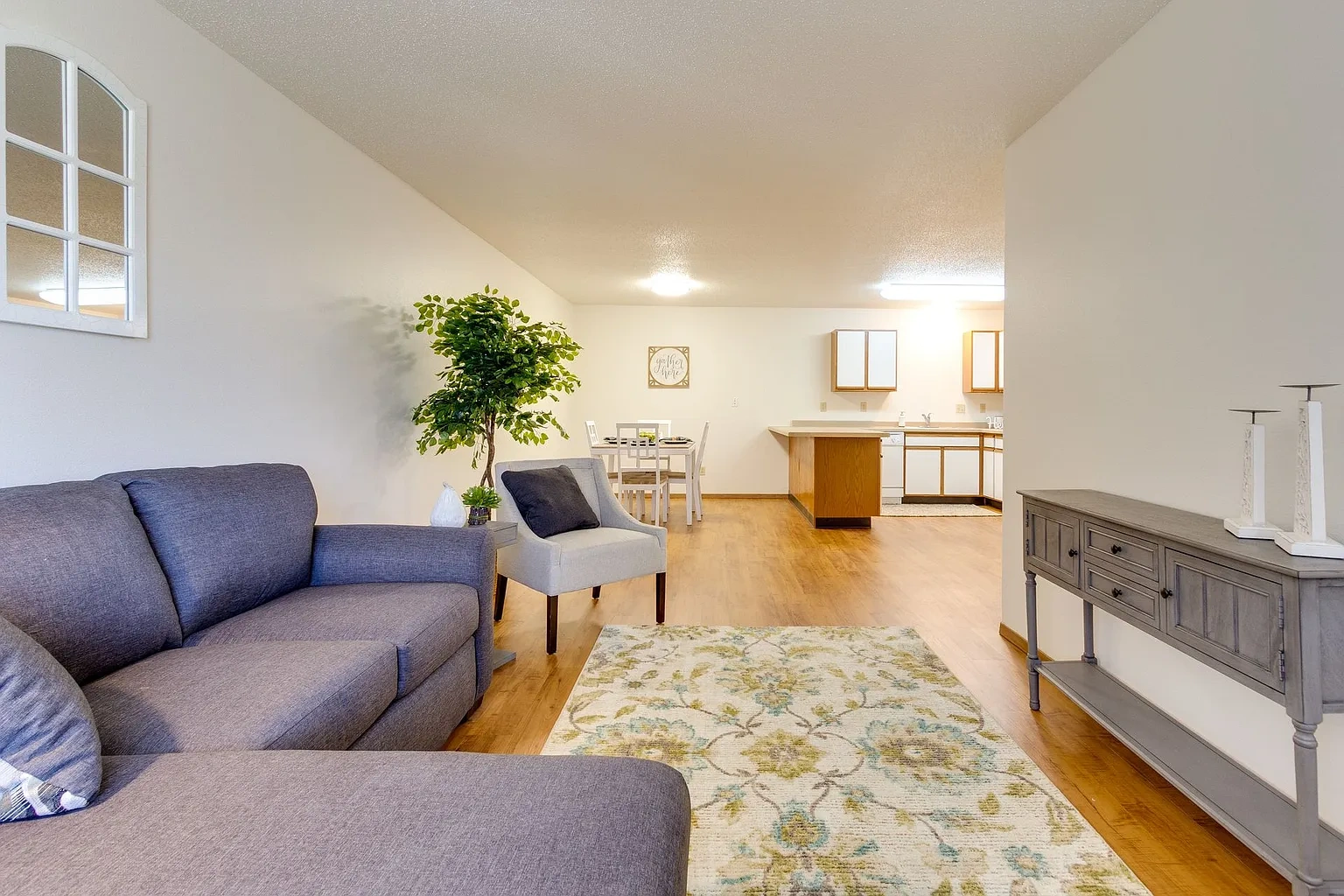 Dakota E & W Apartments – photo 2