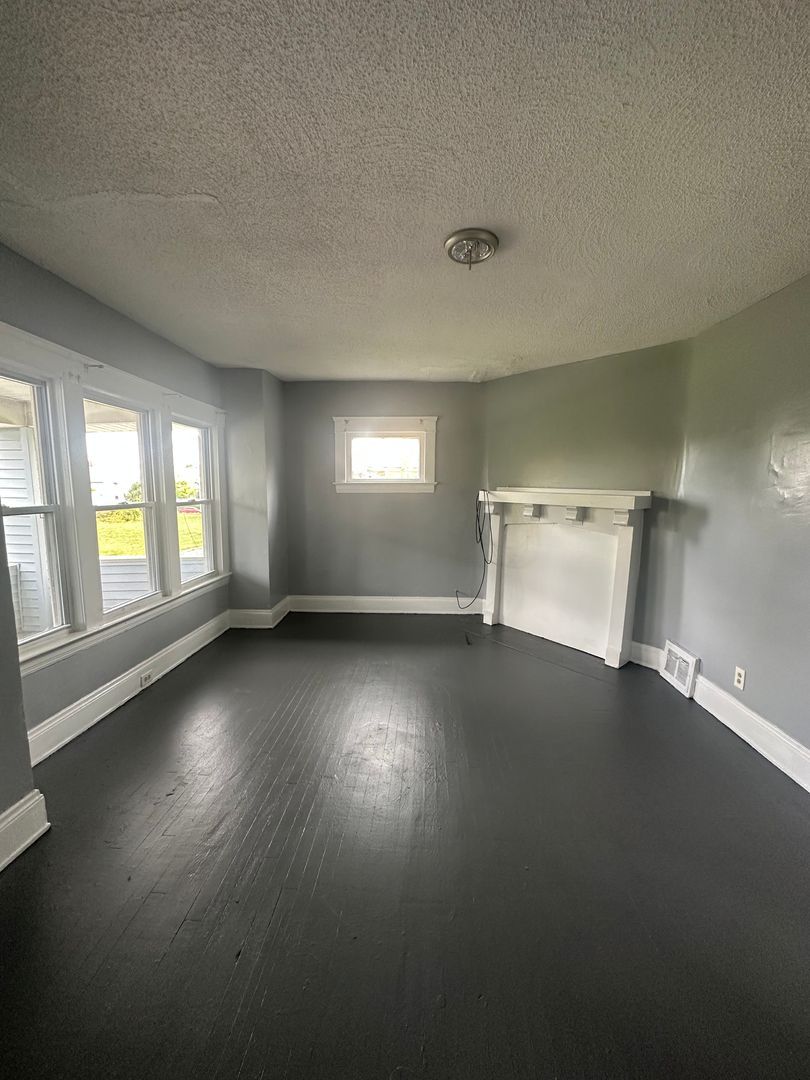 11414 Fairport Ave unit UP – photo 3