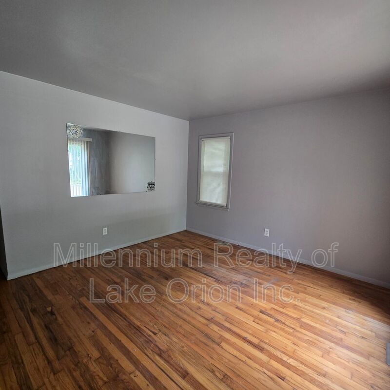 774 E Beverly Ave – photo 3
