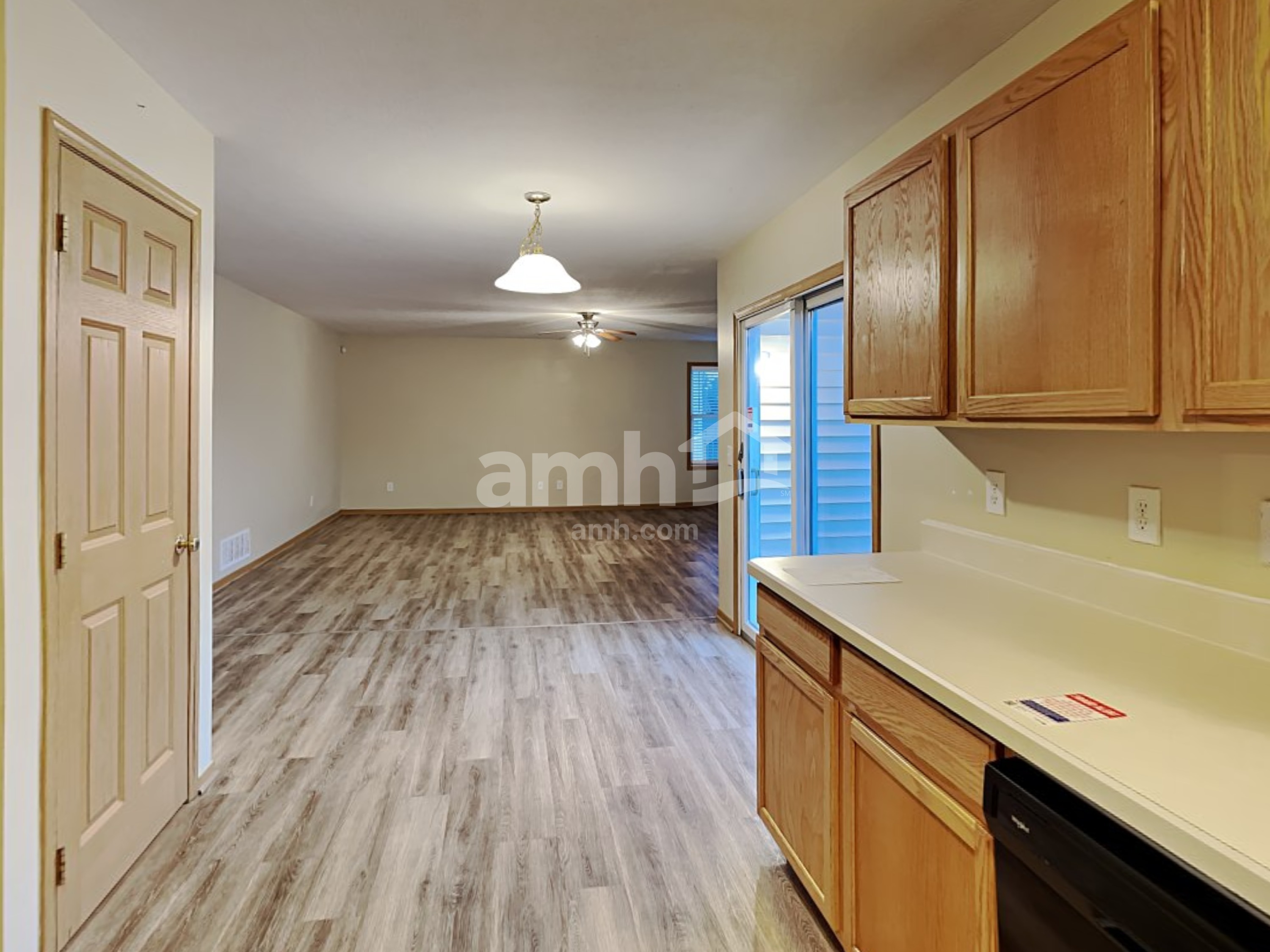 460 Lilyfield Ln – photo 4