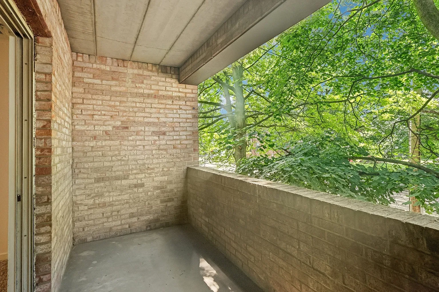 Roberta Gardens Apartments – photo 1