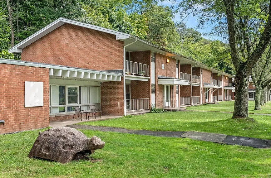 Greenwood Apartments – photo 2