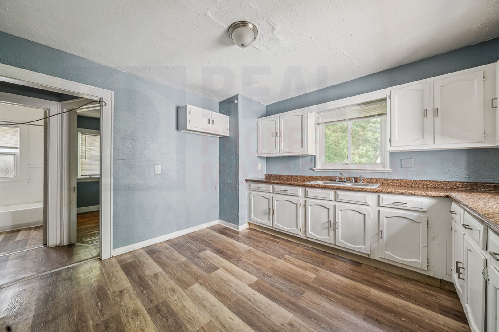 10613 Avon Ave – photo 5