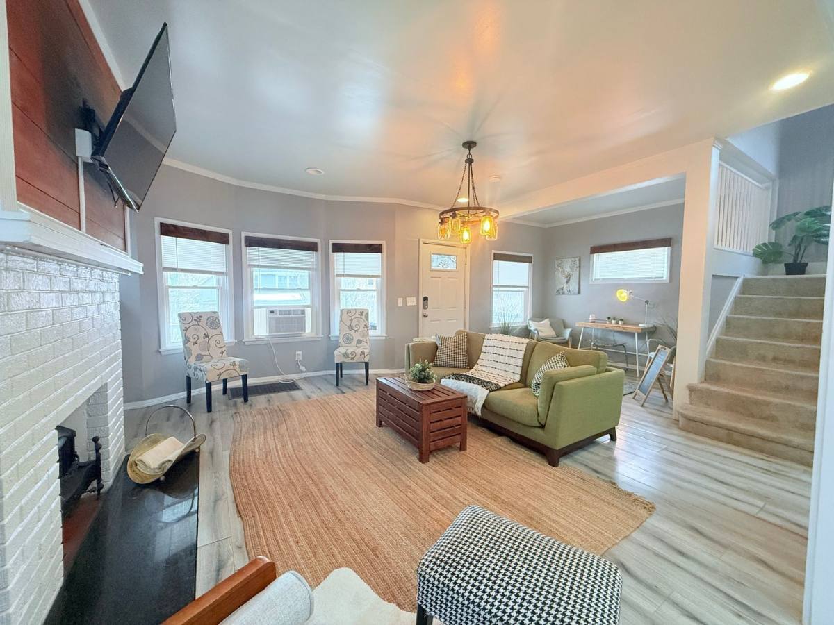 1610 Clarewood Ave – photo 4