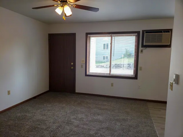 687 Wood Violet Ln – photo 2