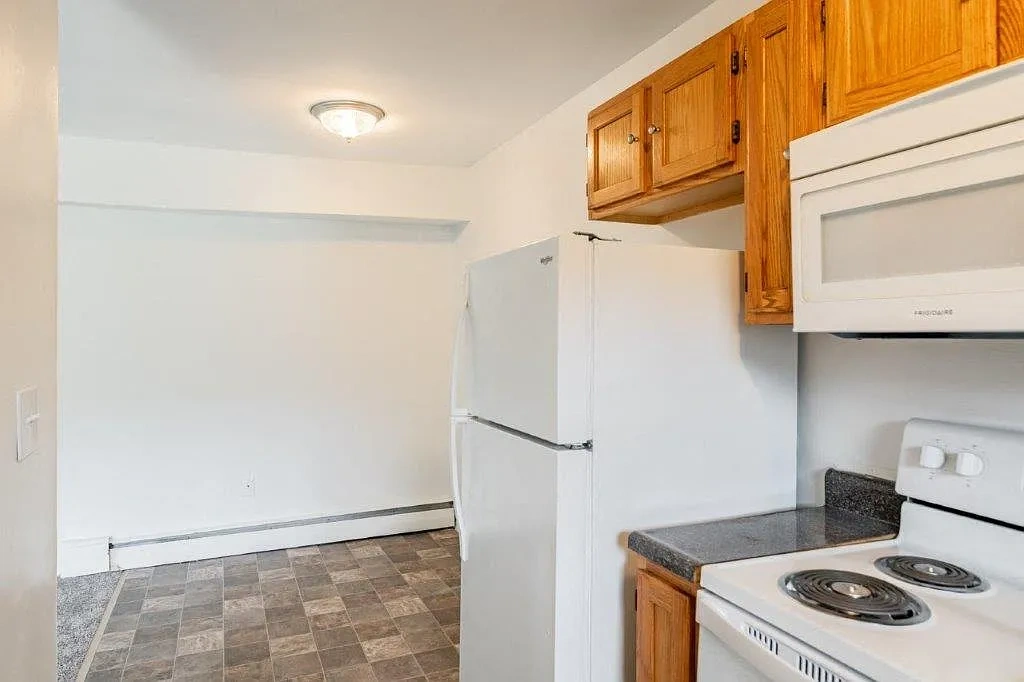 Edgewater Gardens Apartment Homes – photo 2