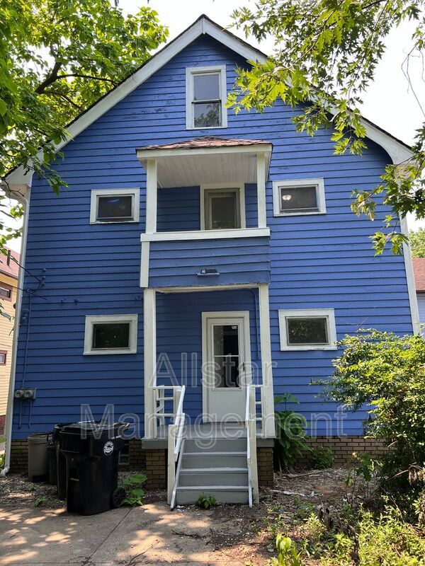 3257 E 139th St – photo 2