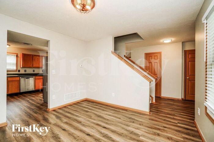 5435 Dietrich Ave – photo 2
