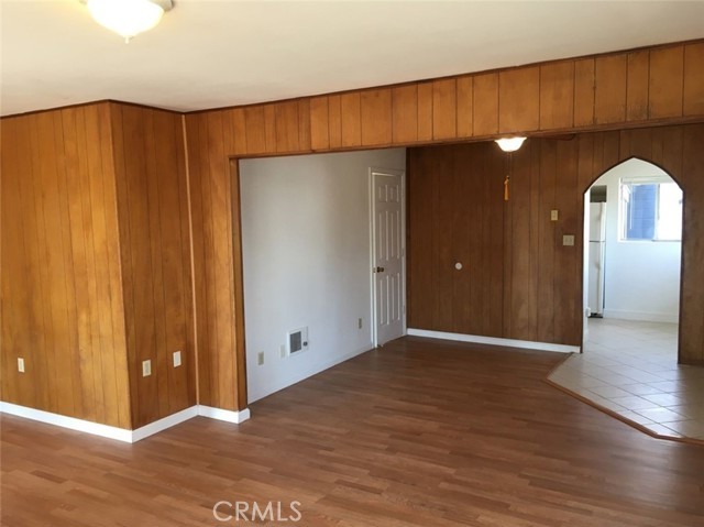 2435 Lakeshore Blvd unit 1 – photo 2