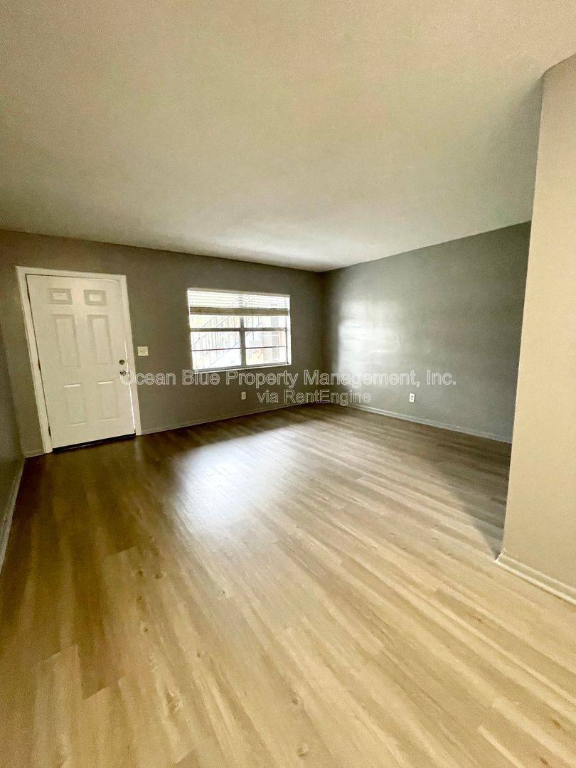 311 S Arcturas Ave unit 3 – photo 2