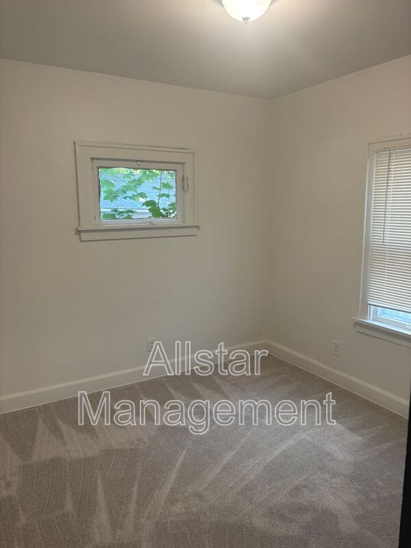 11909 Parkhill Ave – photo 5