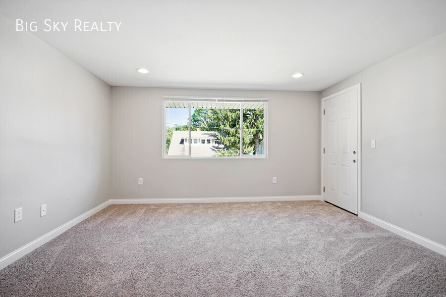 126 Town St – photo 3